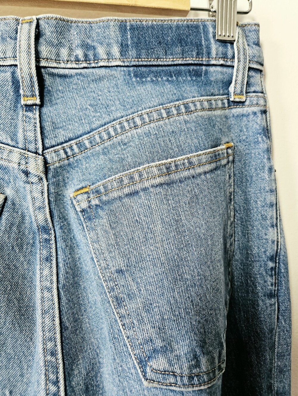 Abercrombie & Fitch 90's Straight Ultra High Rise Jeans Size 26 Medium Wash - Picture 5 of 7